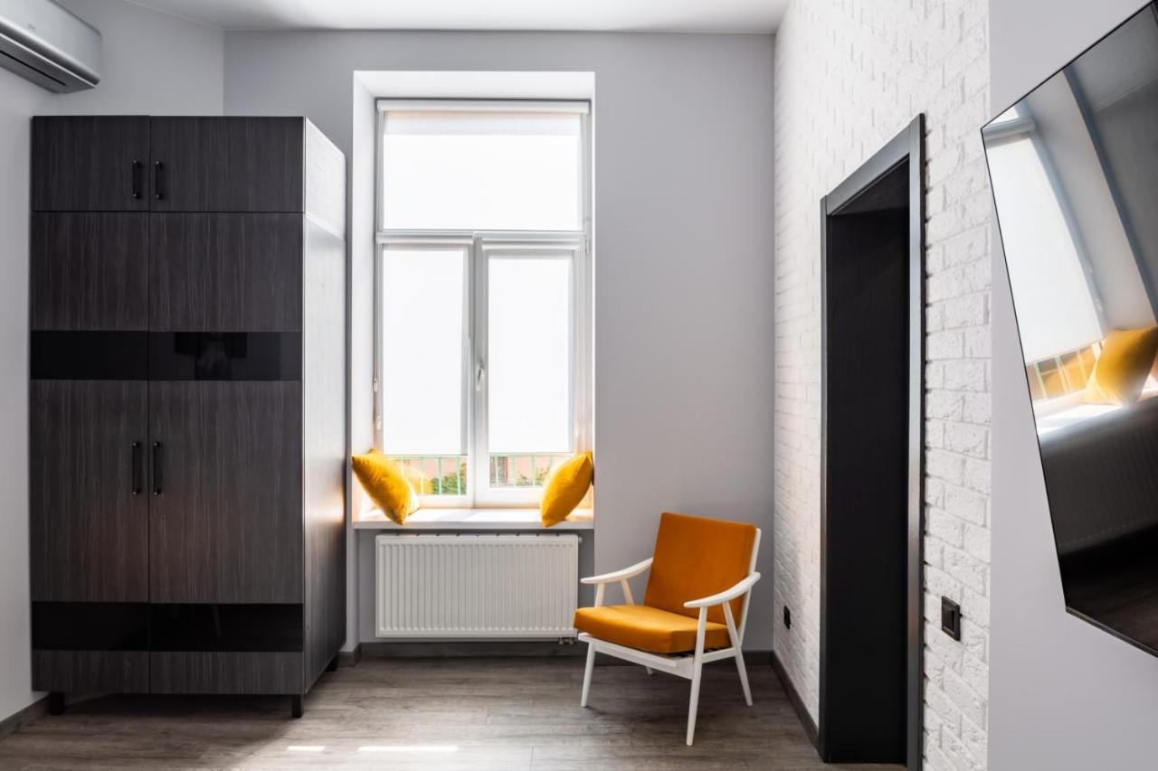 Stylish Apartment In The Center Lviv Exterior photo