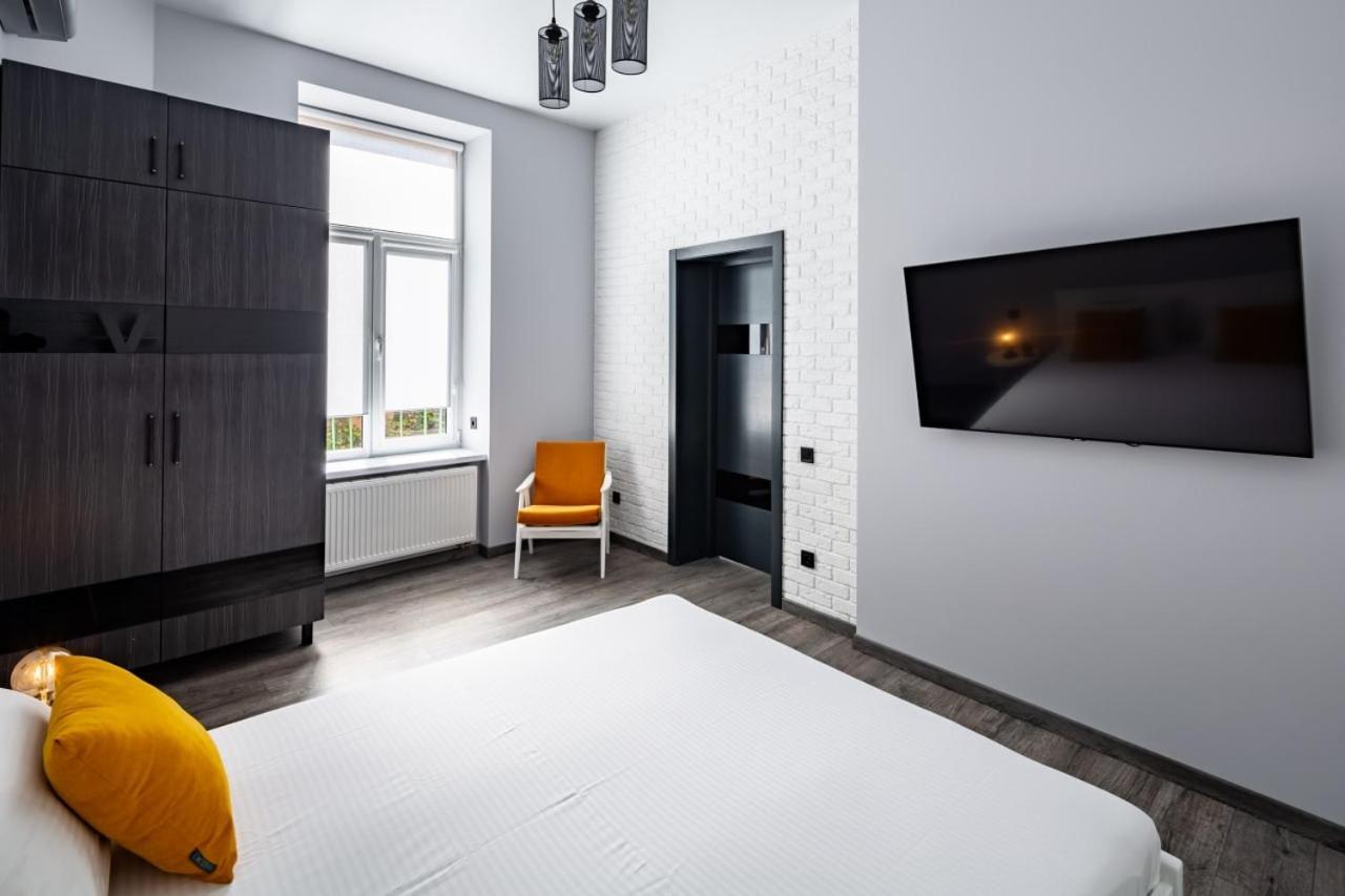 Stylish Apartment In The Center Lviv Exterior photo